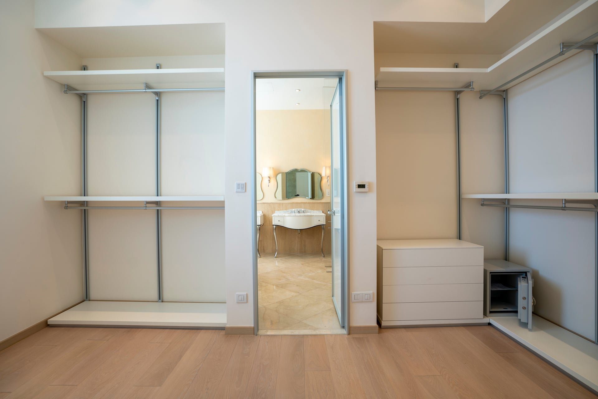 3 BR Exclusive Seafront Apartment in Neapolis, Limassol photo 8