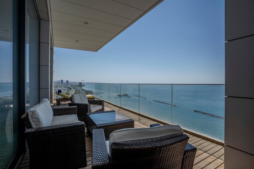 3 BR Exclusive Seafront Apartment in Neapolis, Limassol photo 13