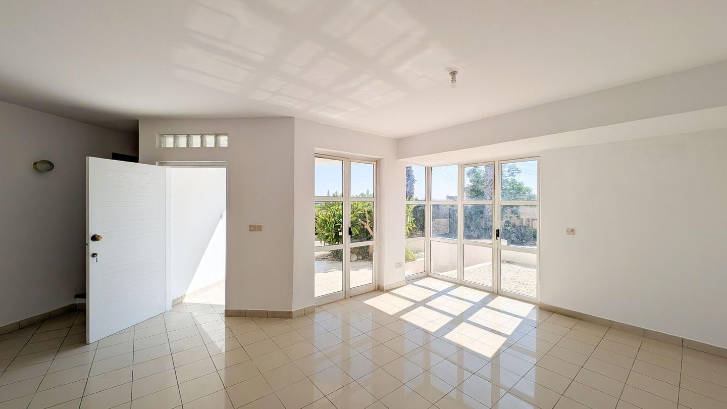 Two Storey Semi Detached House in Chloraka, Paphos photo 7