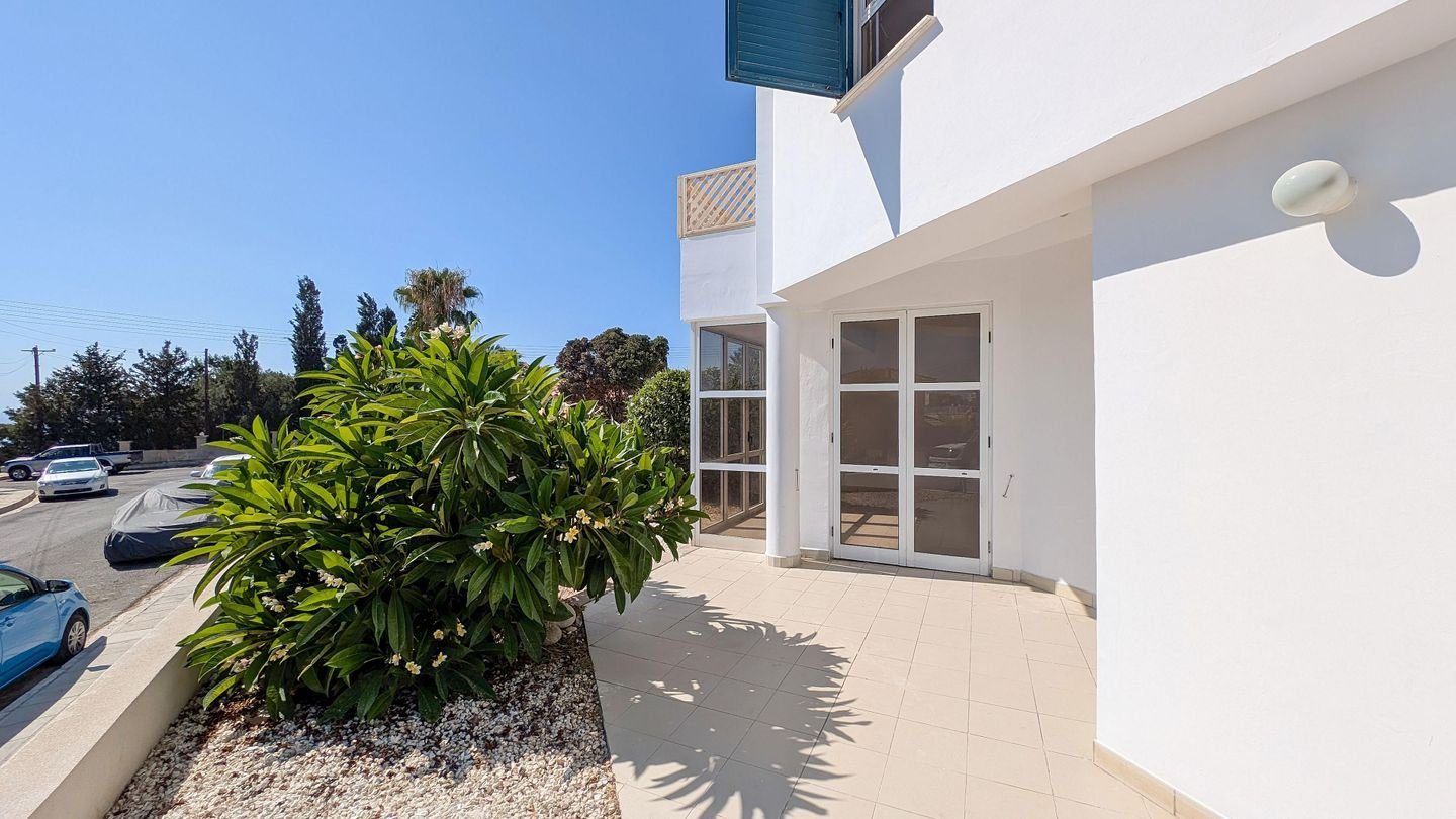 Two Storey Semi Detached House in Chloraka, Paphos photo 6