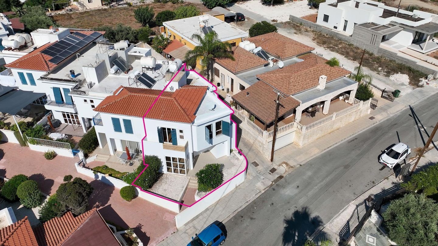 Two Storey Semi Detached House in Chloraka, Paphos photo 4