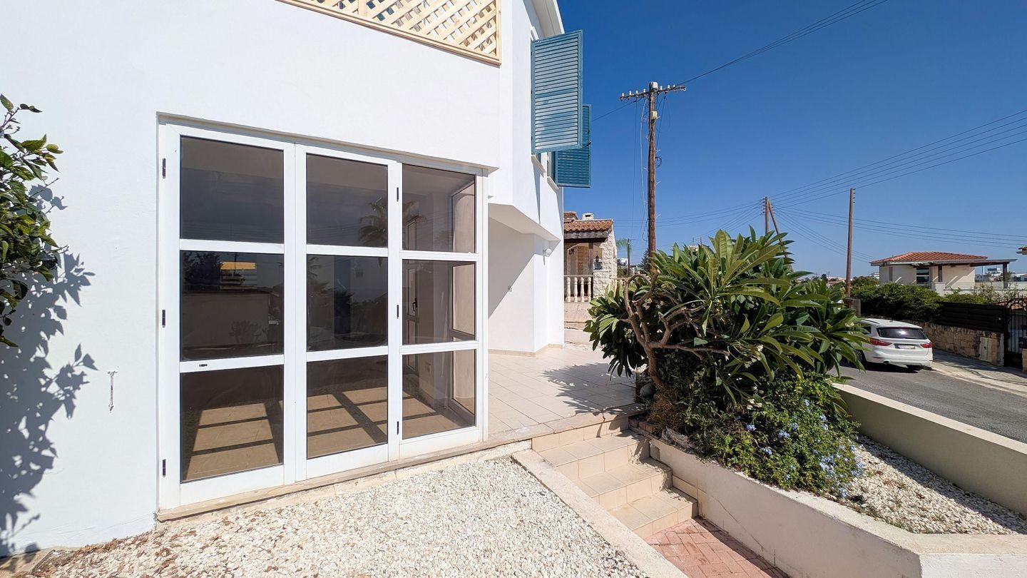 Two Storey Semi Detached House in Chloraka, Paphos photo 5