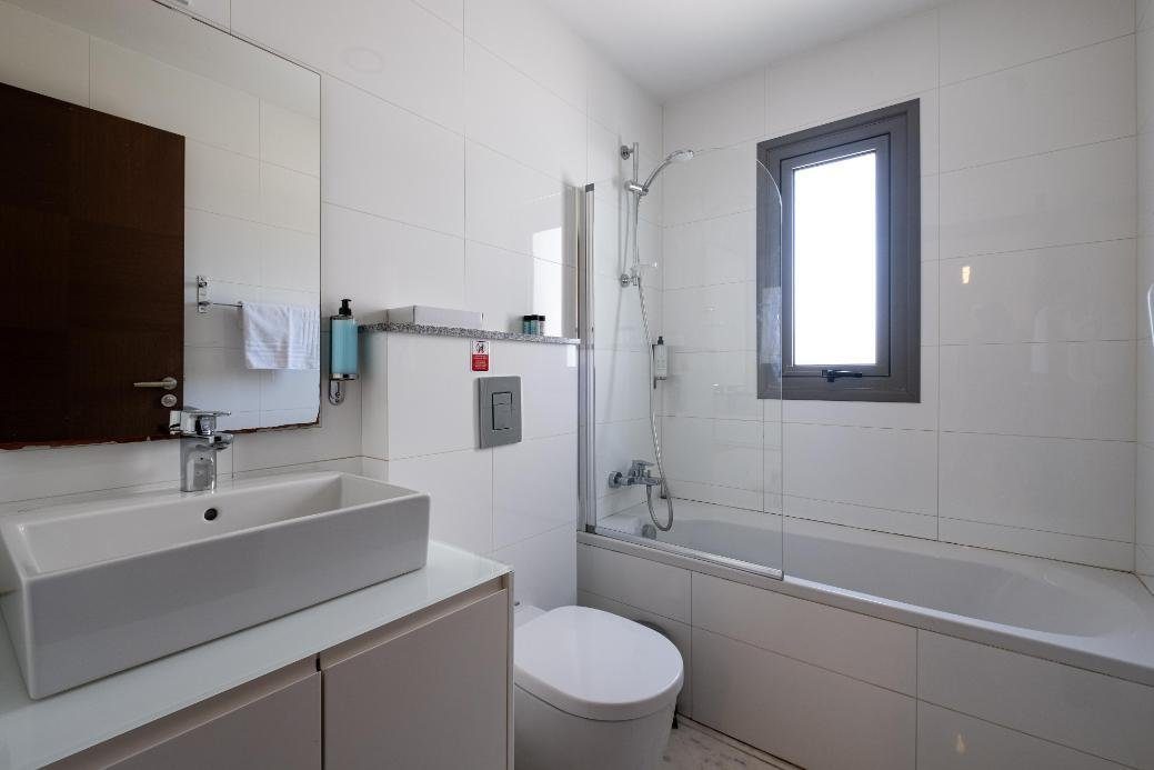1-bedroom apartment with jacuzzi in Latchi, Paphos — photo 6