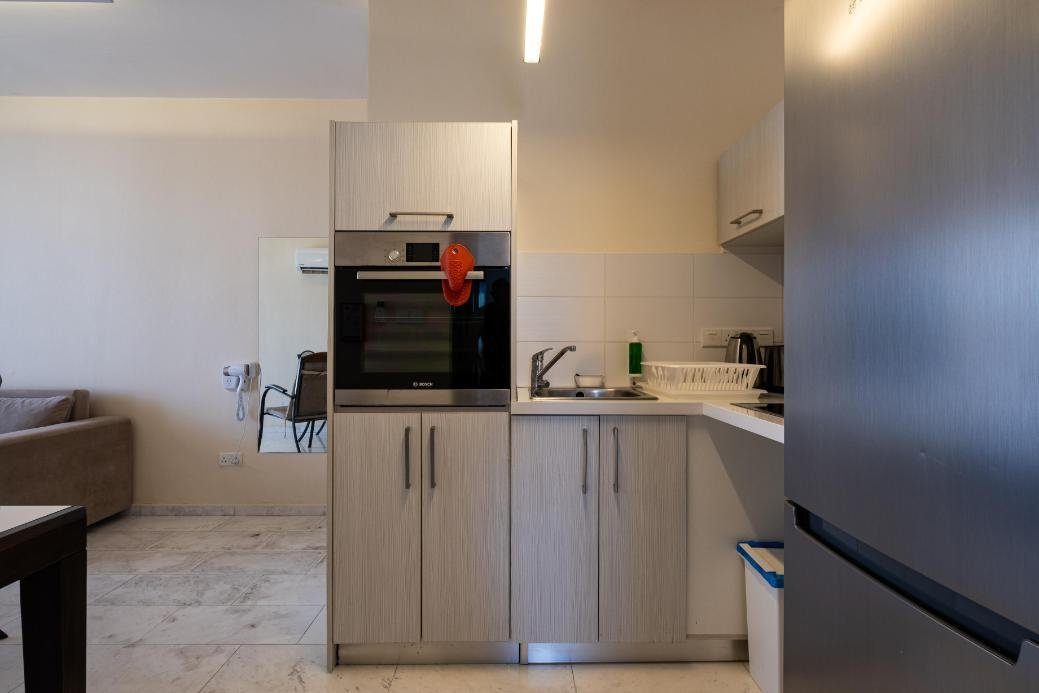 1-bedroom apartment with jacuzzi in Latchi, Paphos — photo 3