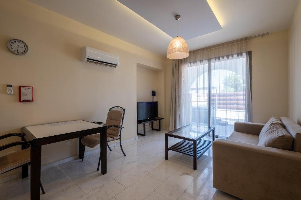 1-bedroom apartment with jacuzzi in Latchi, Paphos — photo 7