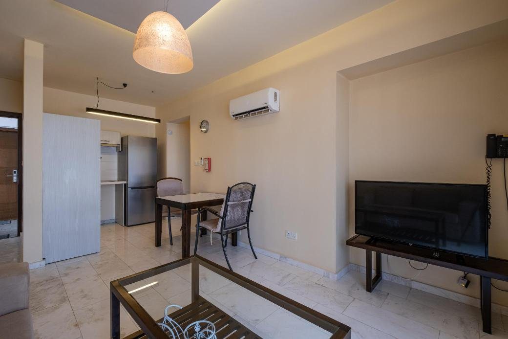 1-bedroom apartment with jacuzzi in Latchi, Paphos — photo 2