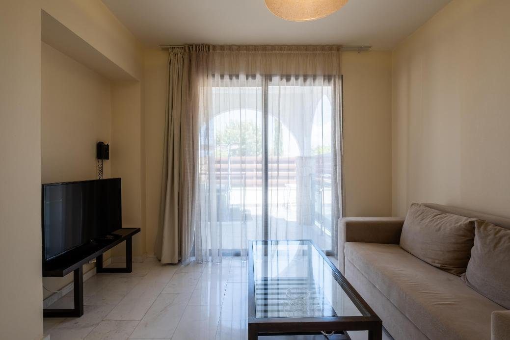 1-bedroom apartment with jacuzzi in Latchi, Paphos — photo 8