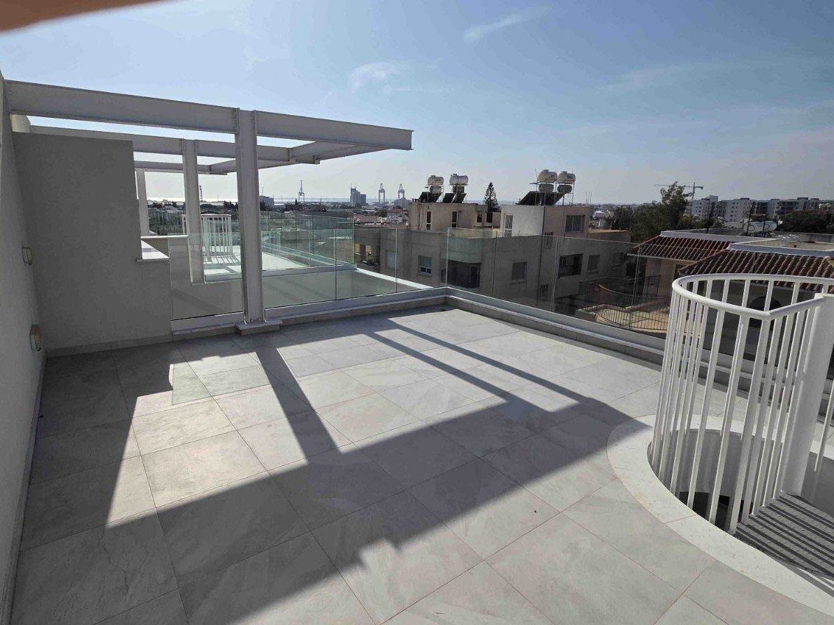 2 BR Penthouse in Agios Spyridon, Limassol photo 12