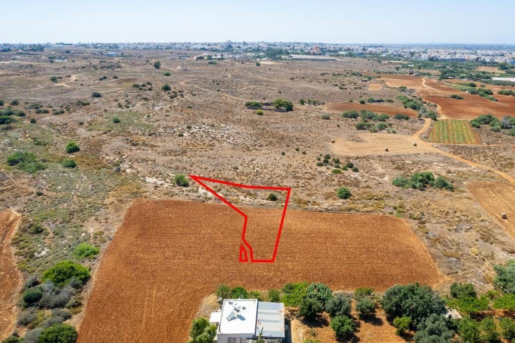 Shared residential field in Deryneia, Famagusta — photo 2