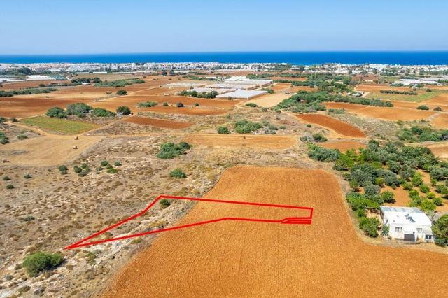 Shared residential field in Deryneia, Famagusta