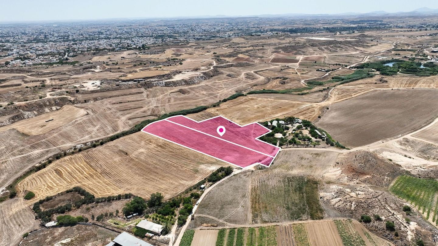 Two adjacent agricultural fields in Pano Deftera, Nicosia — photo 2