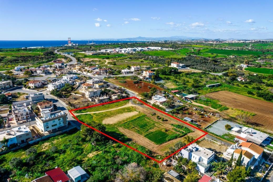 Shared residential field in Ormideia, Larnaca photo 1