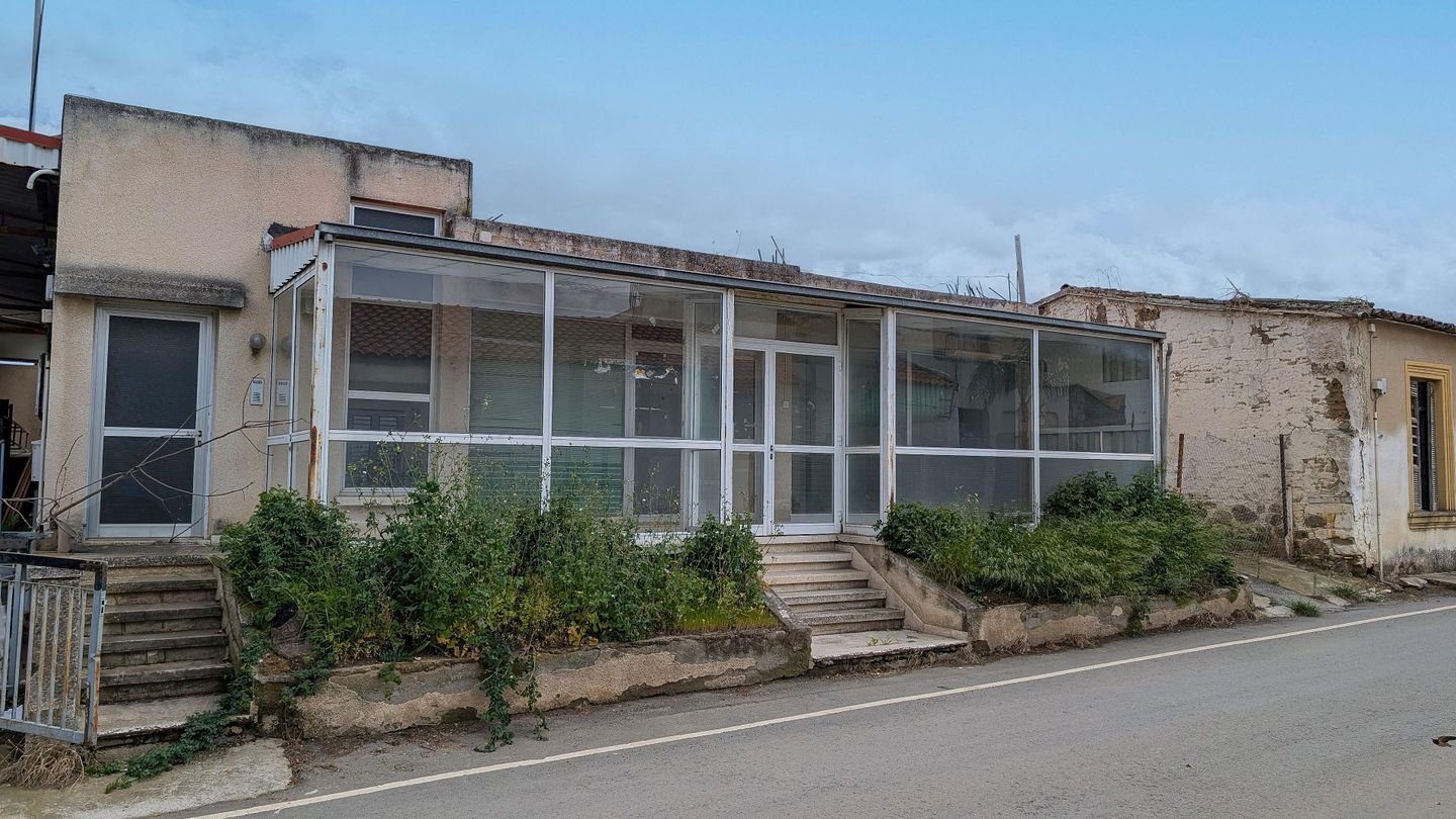 Detached Building with Development Potential in Lythrodontas, Nicosia photo 4