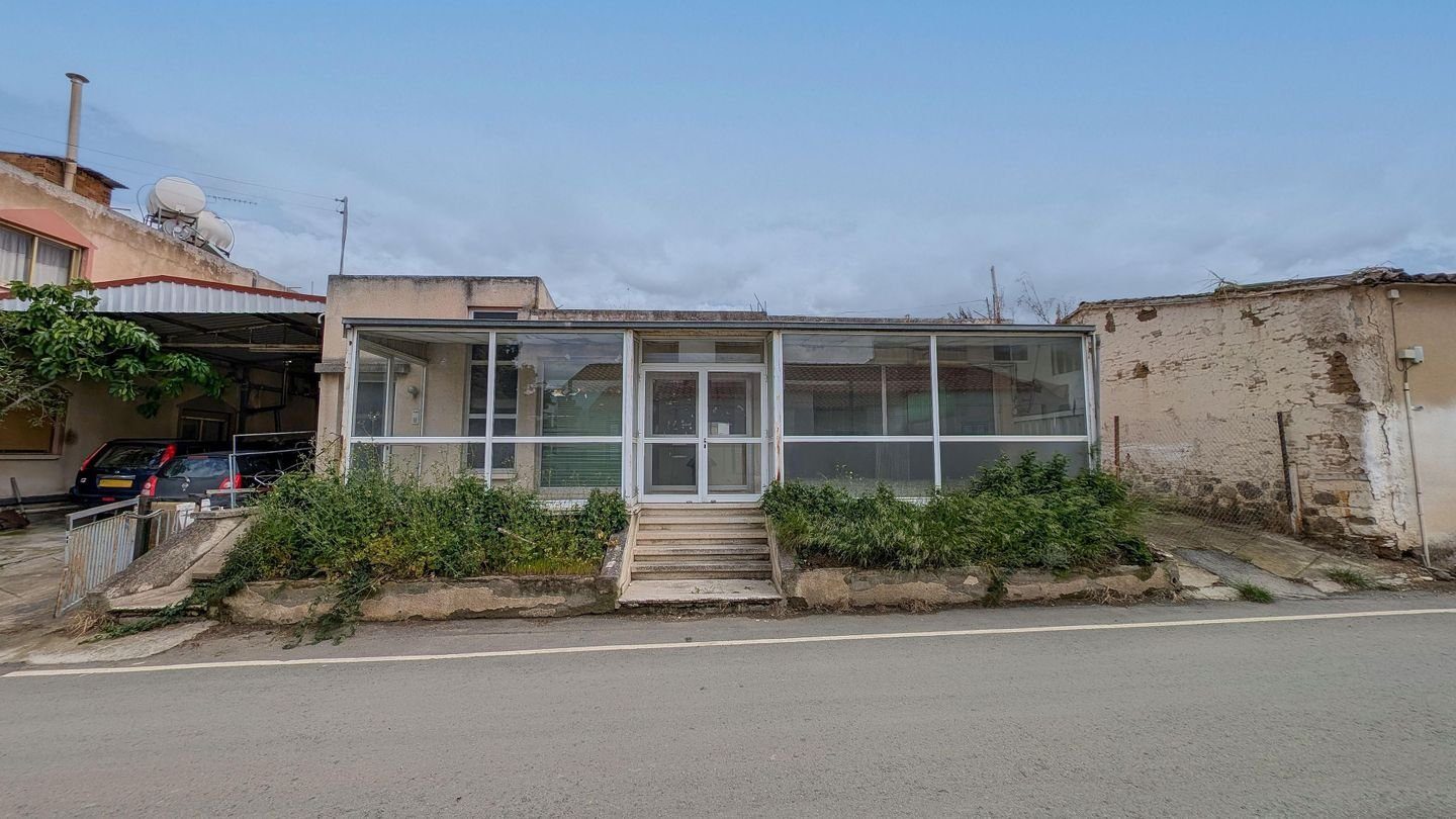 Detached Building with Development Potential in Lythrodontas, Nicosia photo 3