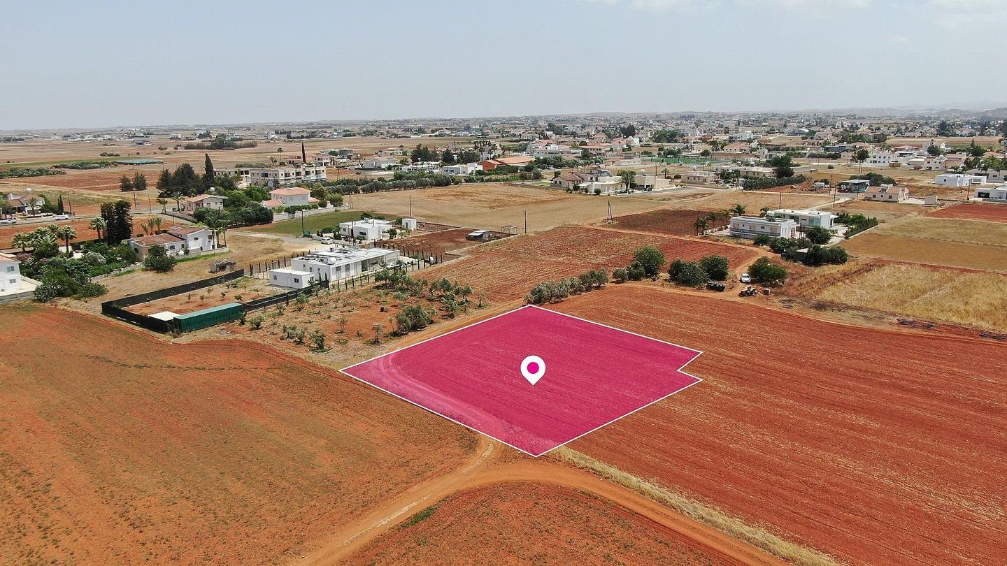 Residential field in Palaiometocho, Nicosia photo 4