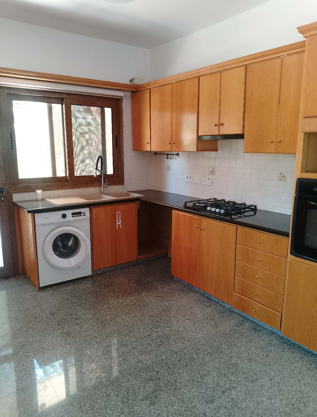 4 BR Villa in Mouttagiaka, Limassol photo 4