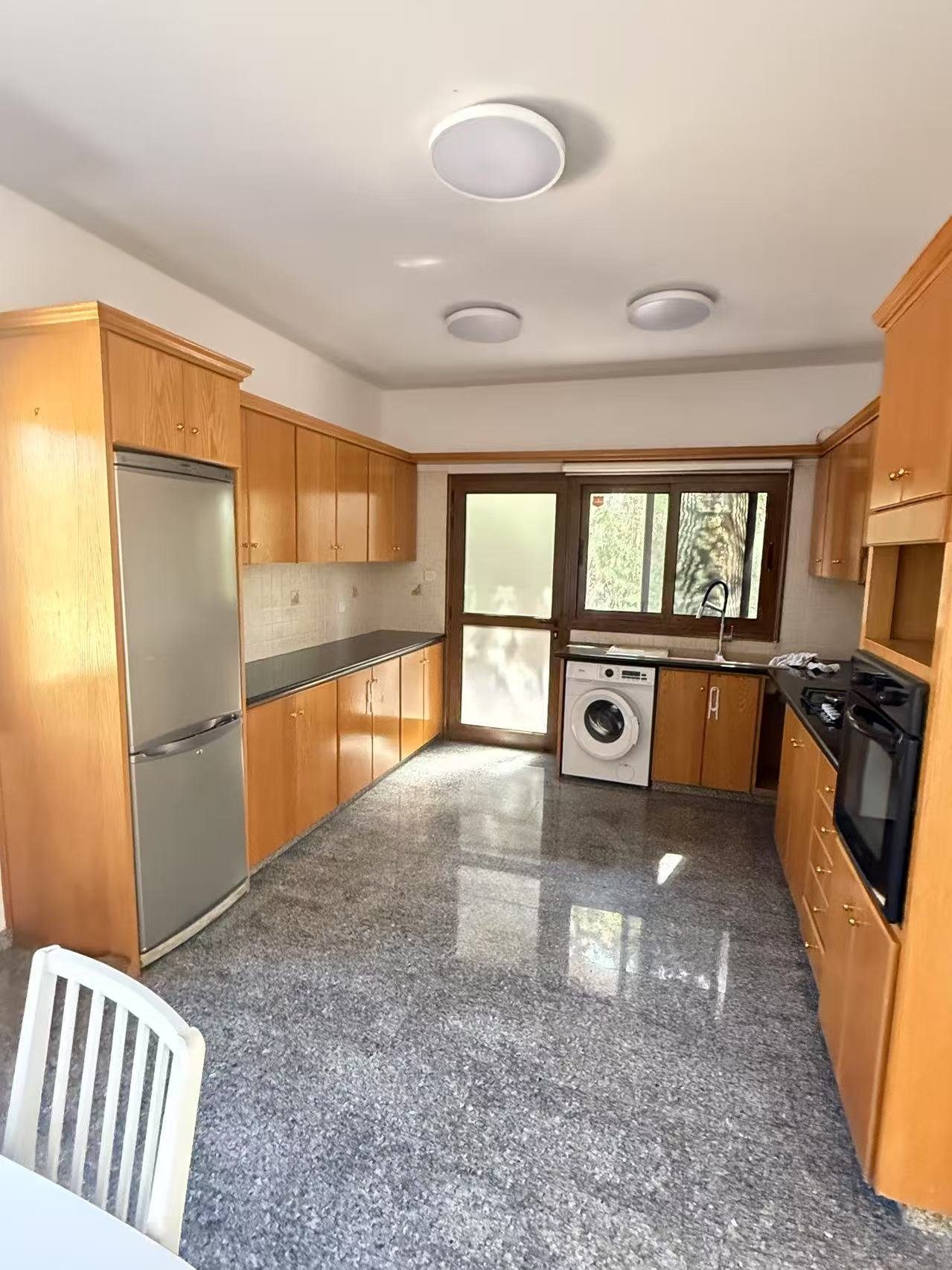 4 BR Villa in Mouttagiaka, Limassol photo 3