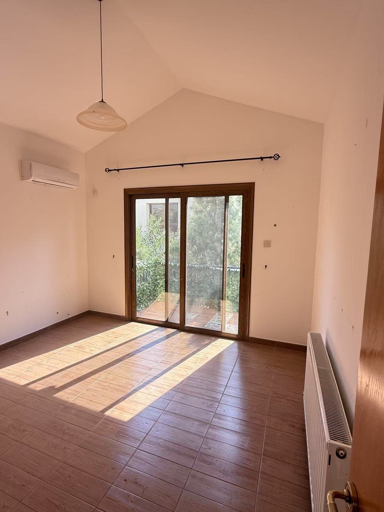 4 BR Villa in Mouttagiaka, Limassol photo 8