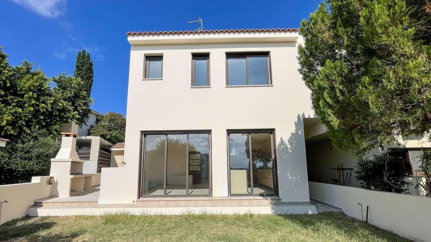 Three-Bedroom House with attic in Lakatameia, Nicosia photo 3
