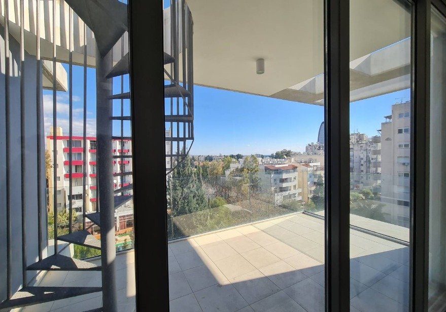 3 BR Penthouse in Neapolis, Limassol photo 8