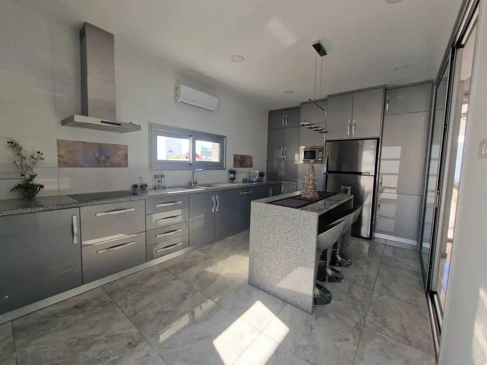 5 BR Villa in Parekklisia, Limassol photo 5