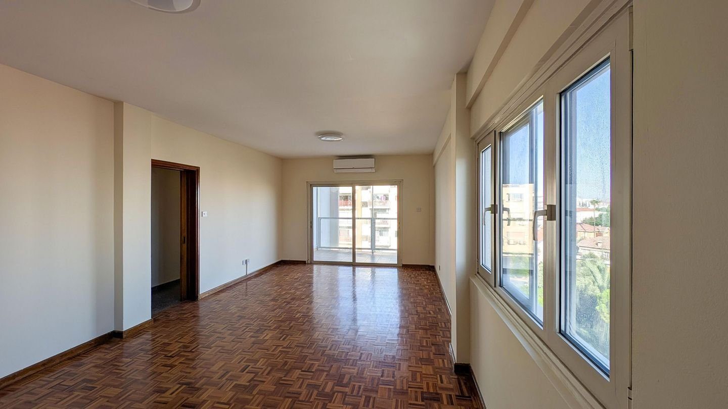 Three-Bedroom Apartment in Engomi, Nicosia photo 4