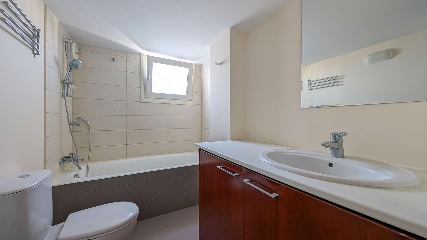 Three-Bedroom Apartment in Engomi, Nicosia photo 14