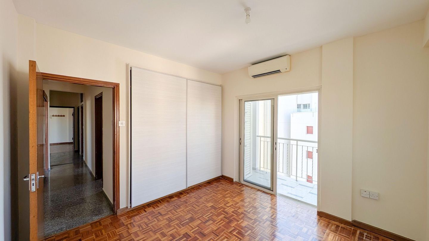 Three-Bedroom Apartment in Engomi, Nicosia photo 10