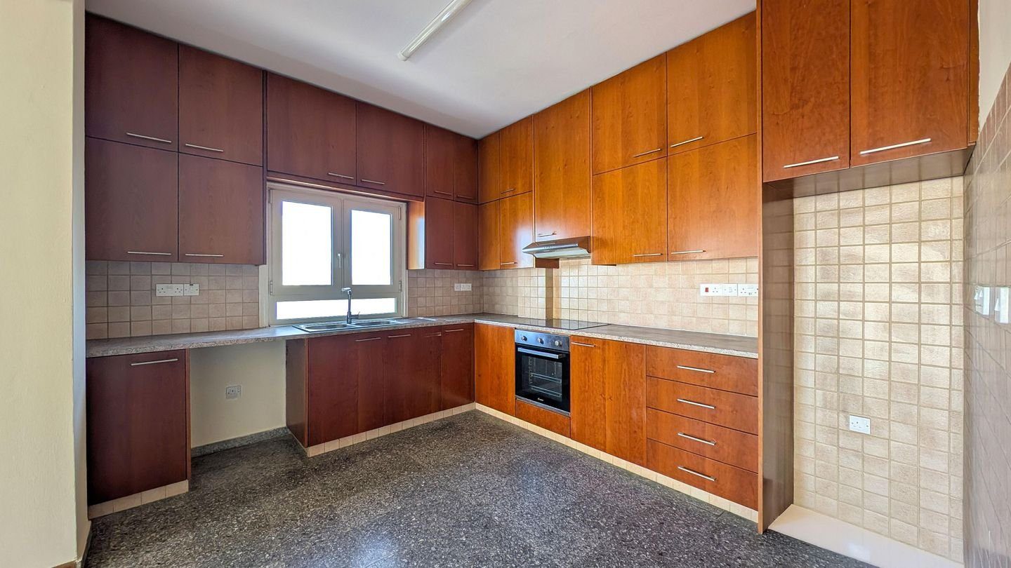 Three-Bedroom Apartment in Engomi, Nicosia photo 7