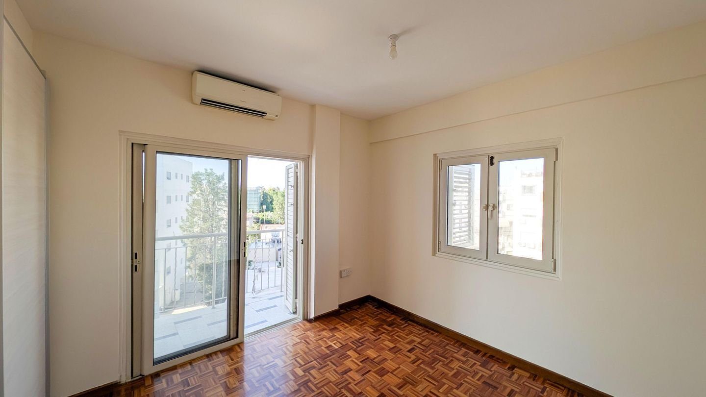 Three-Bedroom Apartment in Engomi, Nicosia photo 9