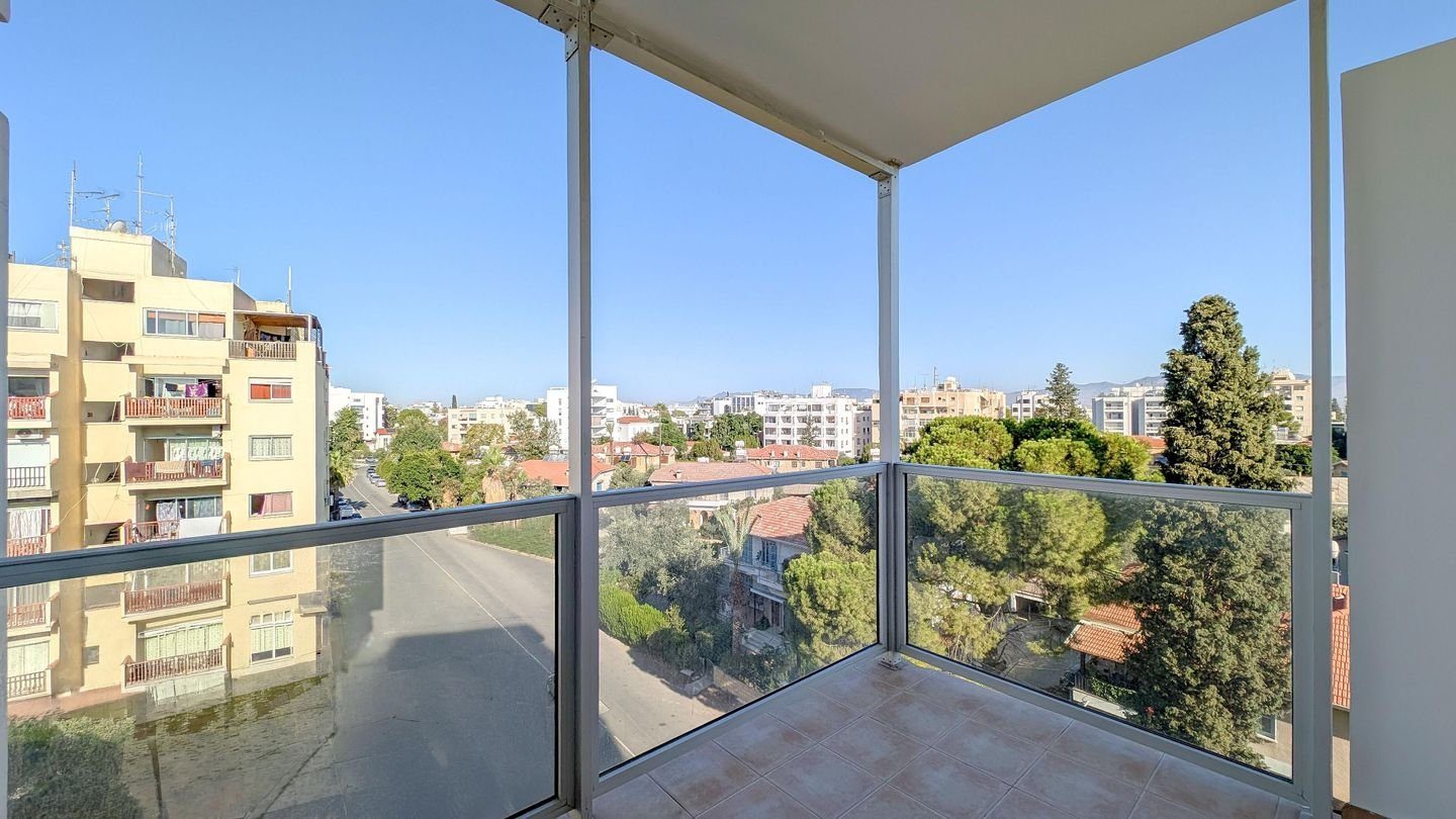 Three-Bedroom Apartment in Engomi, Nicosia photo 15