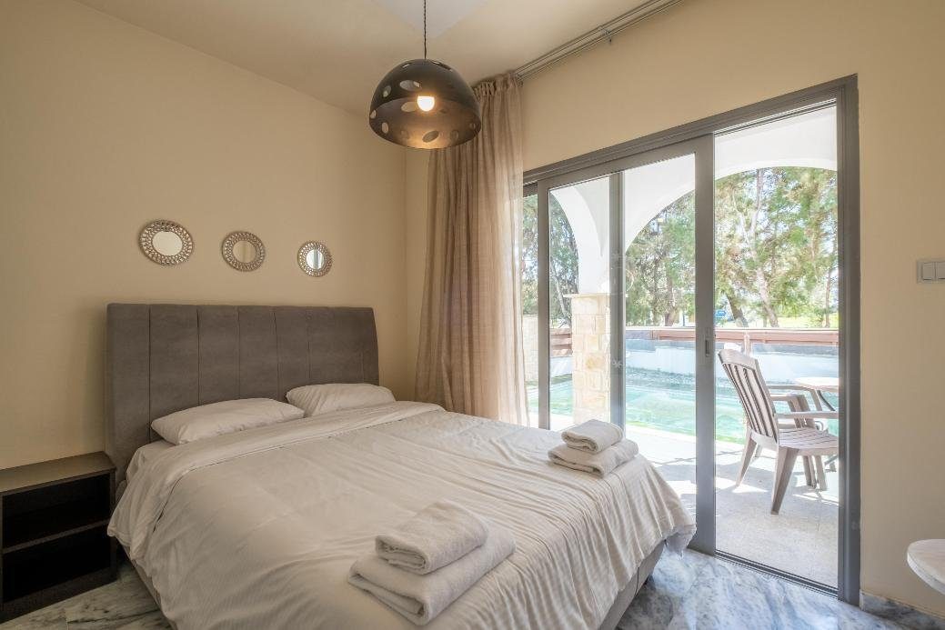 2-bedroom apartment with swimming pool in Latchi, Paphos photo 9