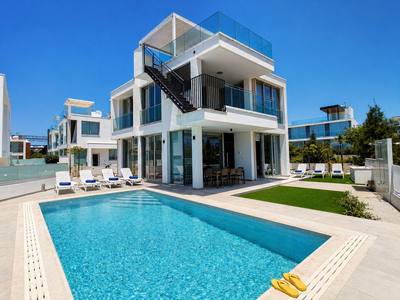 5 BR Villa in Protaras, Famagusta thumbnail 1