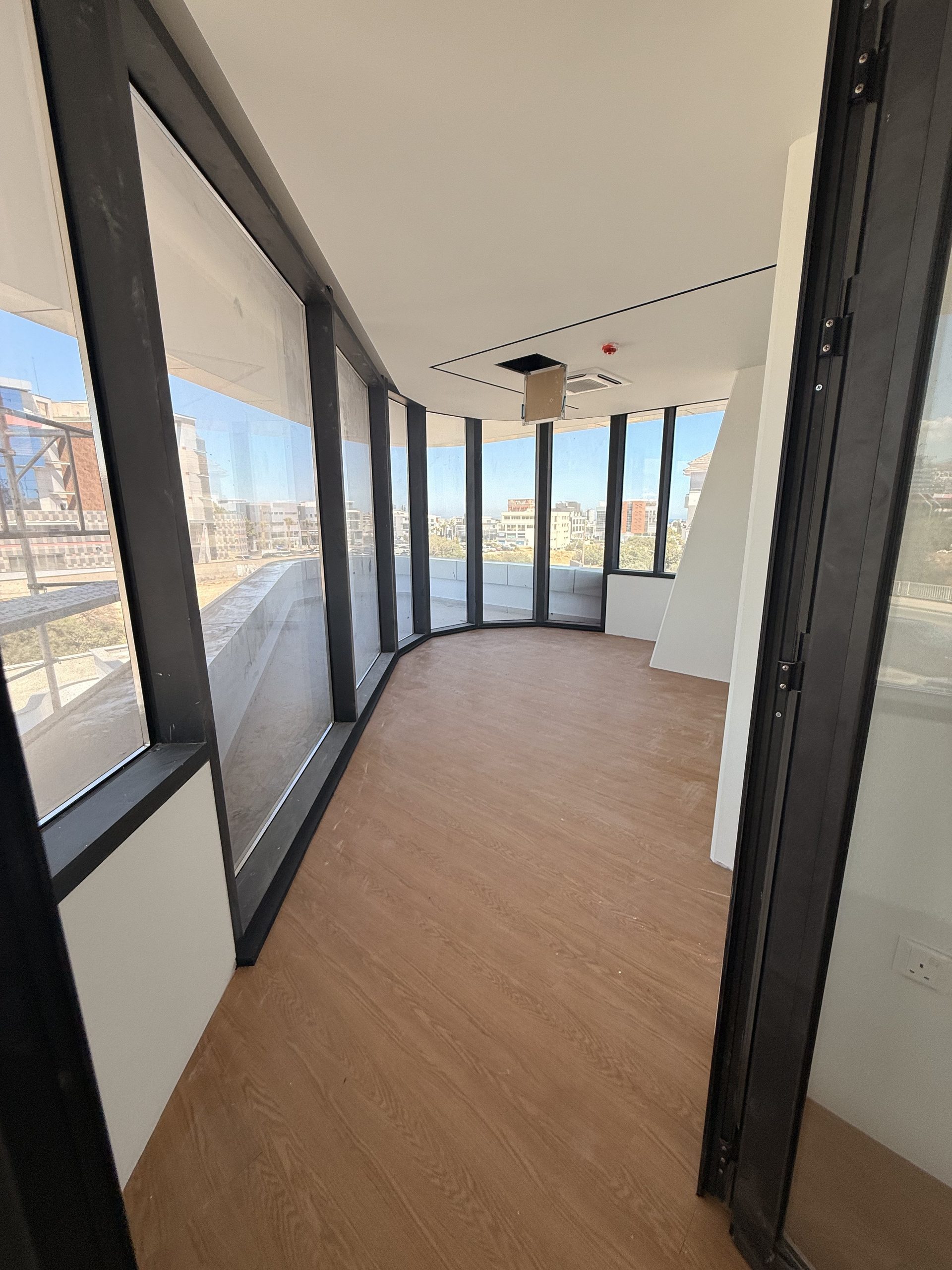 Ground Floor + Mezzanine in Mesa Geitonia, Limassol photo 9
