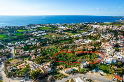 Shared residential field in Chloraka, Paphos thumbnail 2