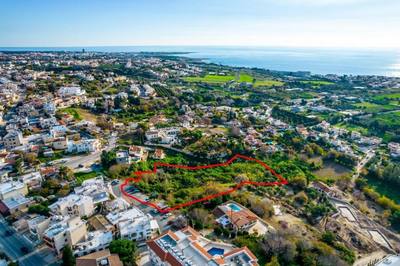 Shared residential field in Chloraka, Paphos thumbnail 3