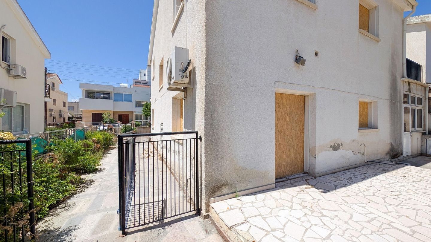 Detached Four-Bedroom Renovation Project in Egkomi, Nicosia photo 8