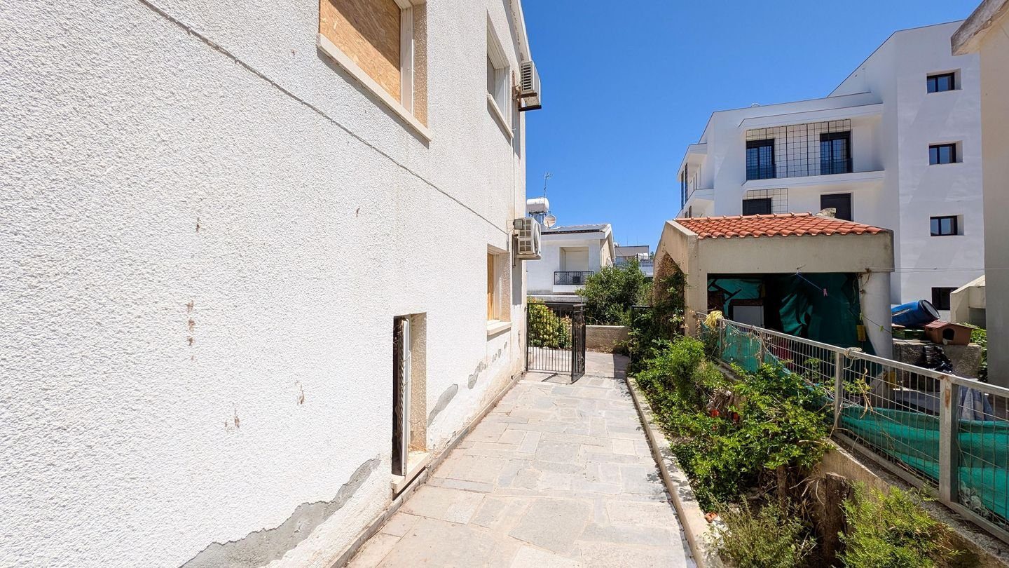 Detached Four-Bedroom Renovation Project in Egkomi, Nicosia photo 9