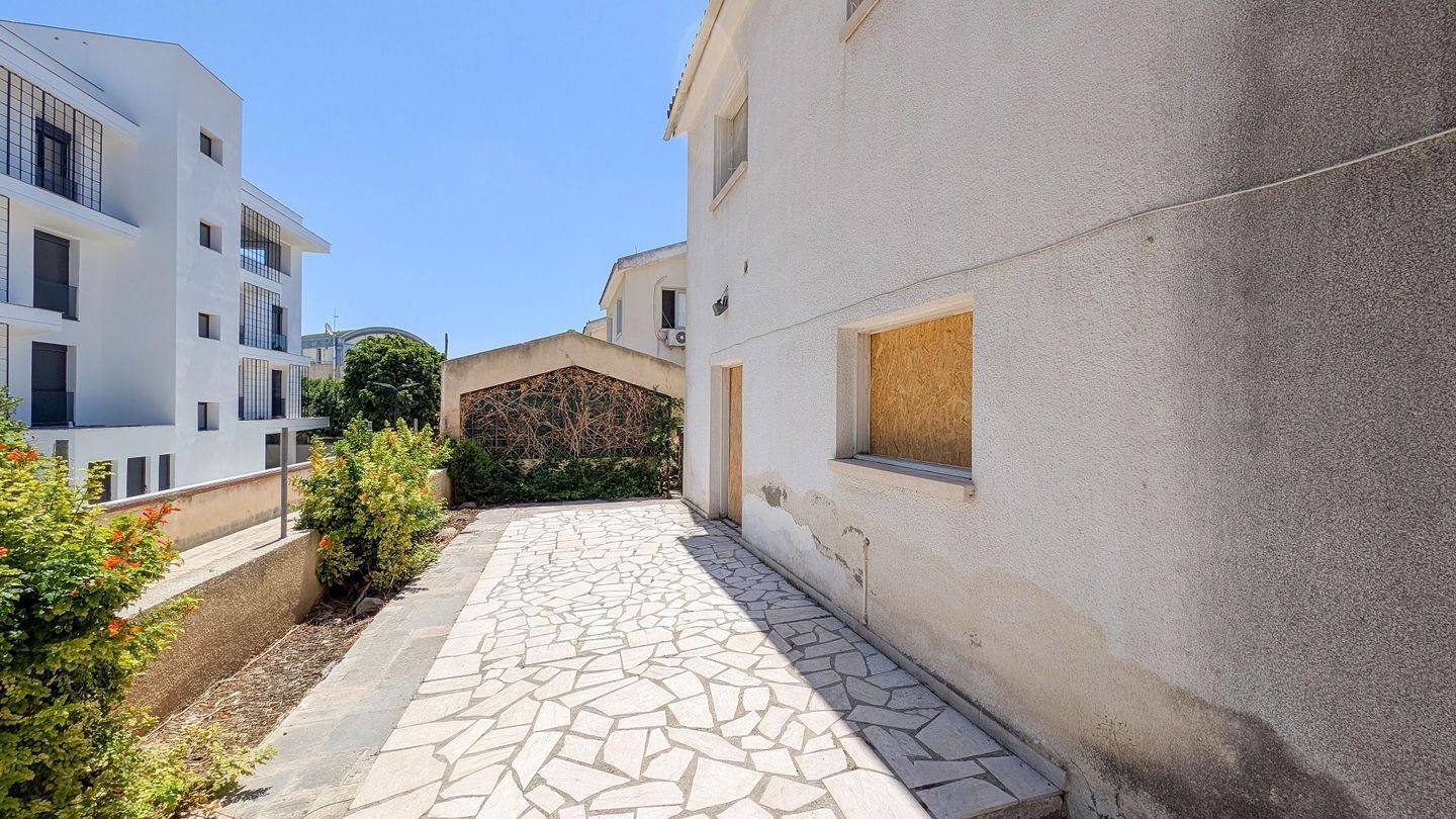 Detached Four-Bedroom Renovation Project in Egkomi, Nicosia photo 6
