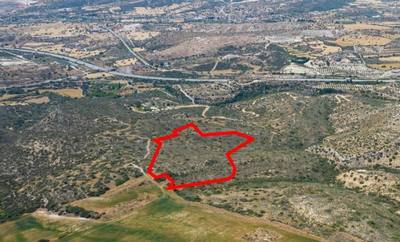 Agricultural field in Choirokoitia, Larnaca thumbnail 3