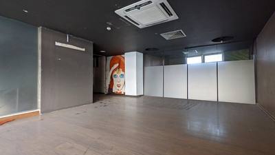 Former Café-Bar-Restaurant in Prime Central Location thumbnail 13