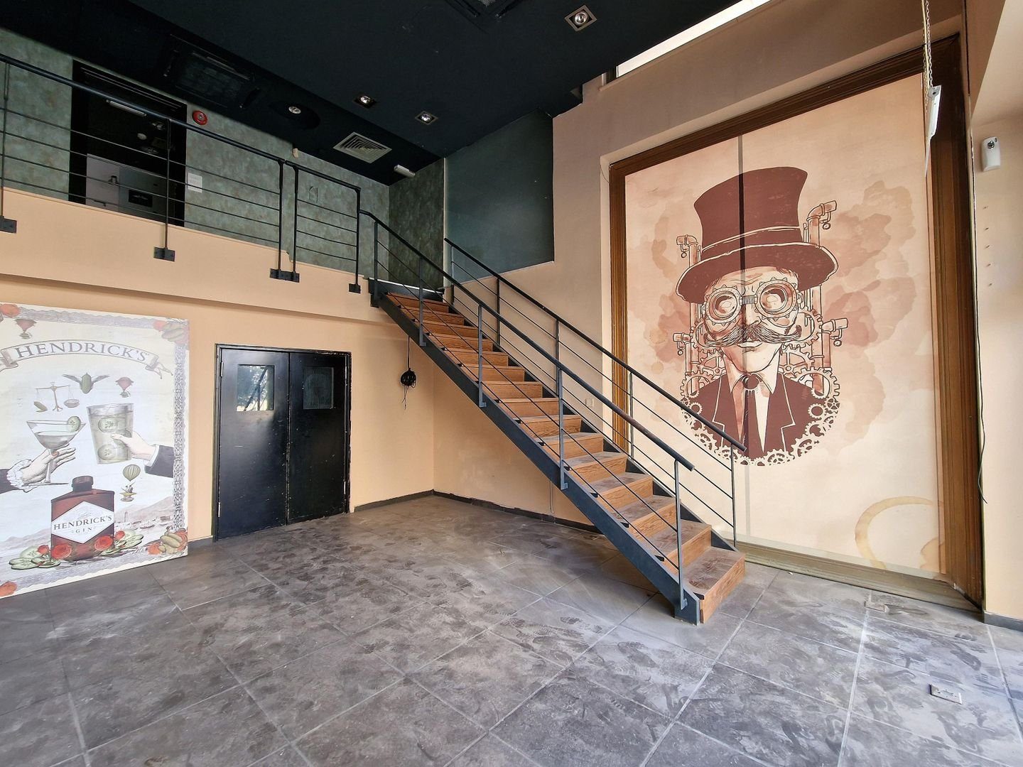 Former Café-Bar-Restaurant in Prime Central Location — photo 6