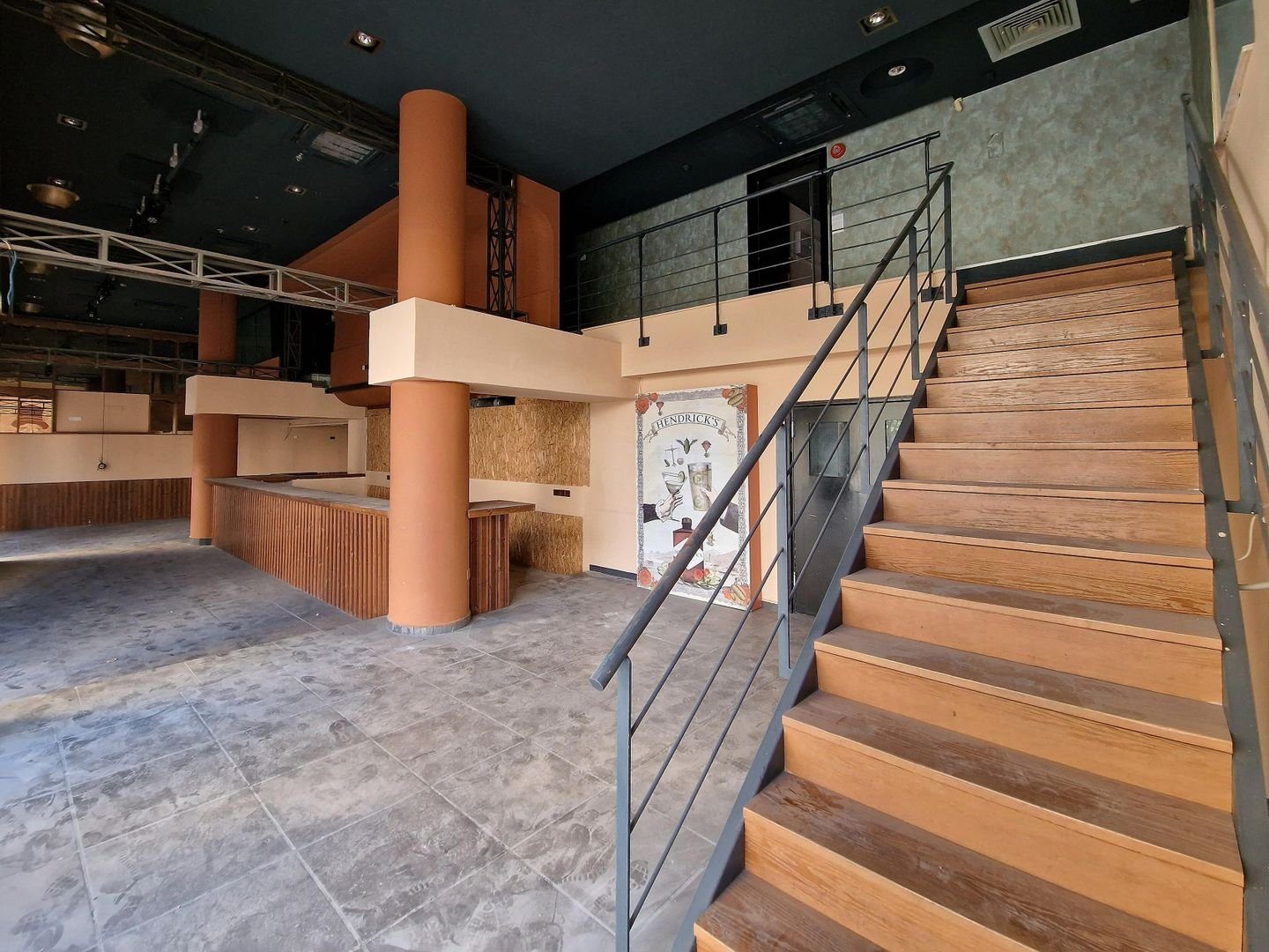 Former Café-Bar-Restaurant in Prime Central Location — photo 4