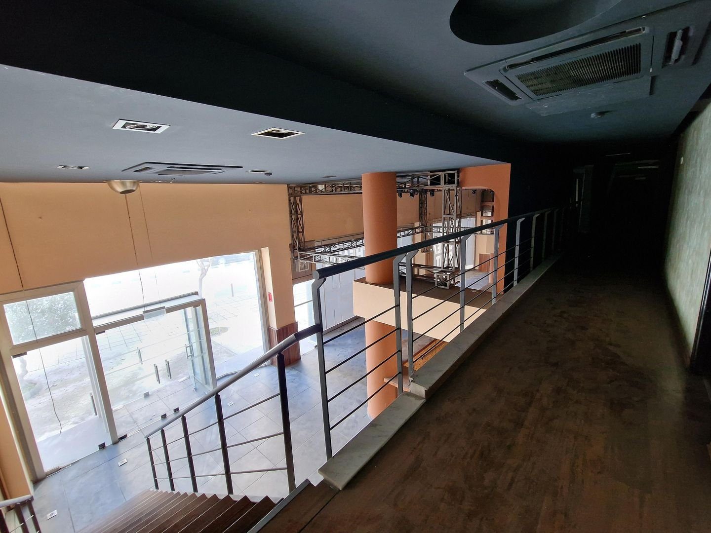 Former Café-Bar-Restaurant in Prime Central Location photo 11
