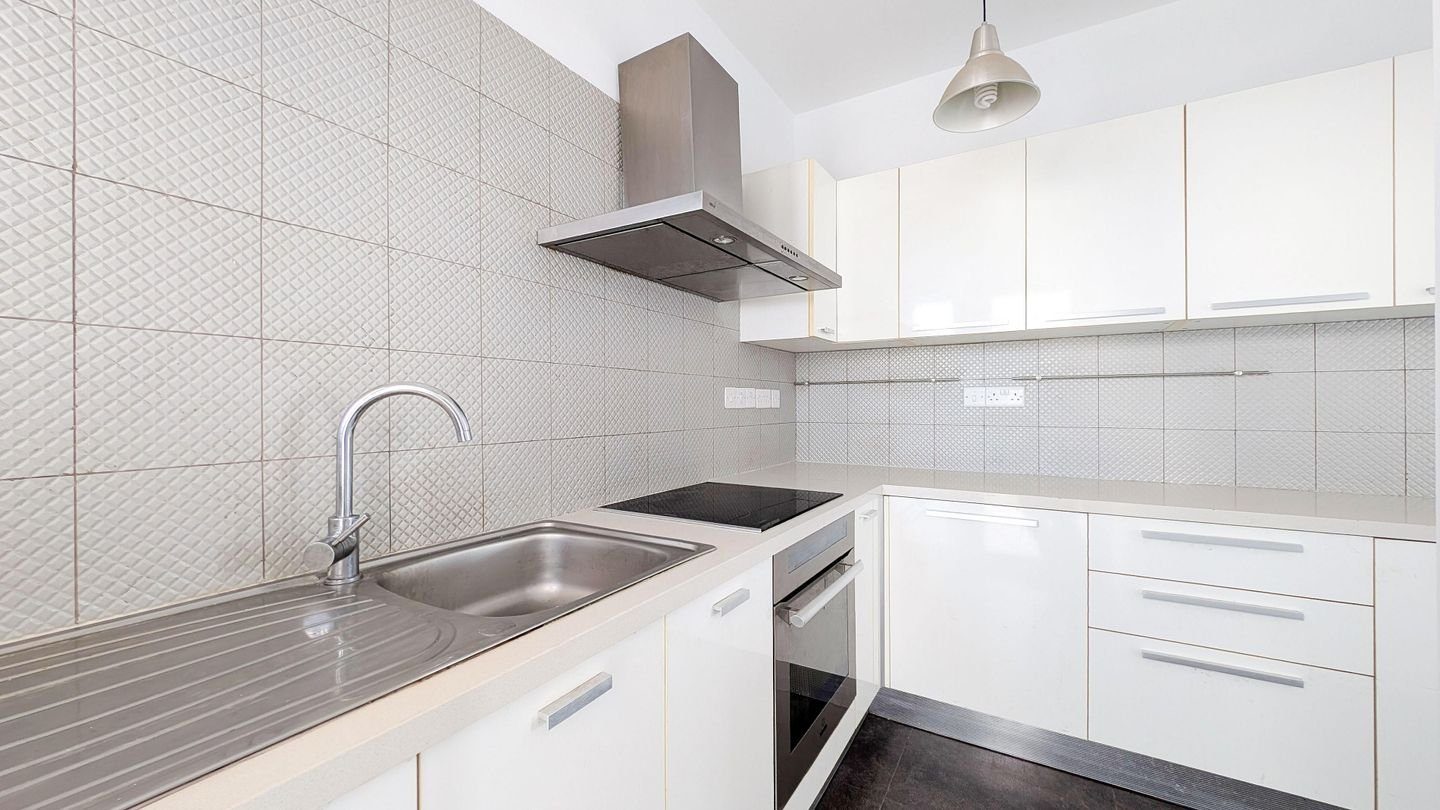 Top Floor Three-bedroom apartment in Agios Vasilios Quarter, Strovolos, Nicosia photo 8