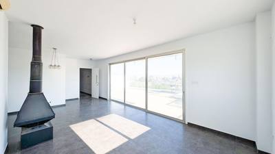 Top Floor Three-bedroom apartment in Agios Vasilios Quarter, Strovolos, Nicosia thumbnail 6