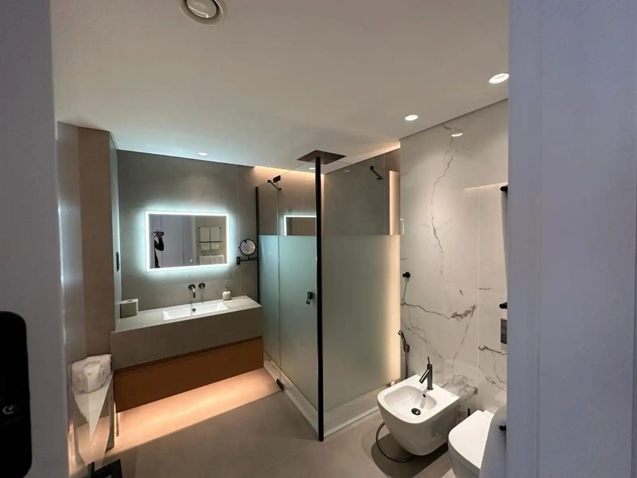 2 BR Luxury Apartment with Sea View in Agios Tychonas, Limassol photo 8