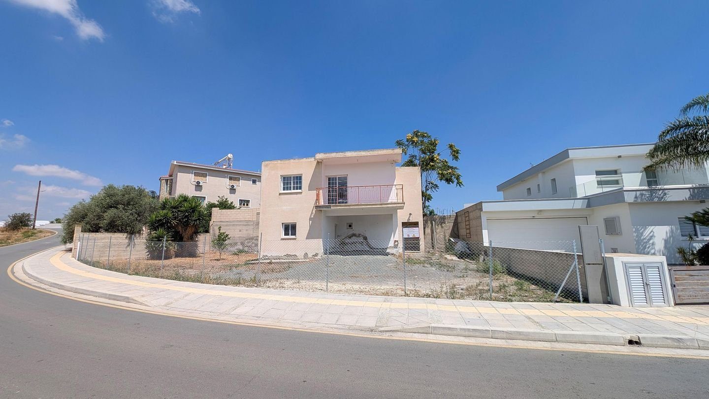 Three-Bedroom Detached House in Lympia, Nicosia photo 2