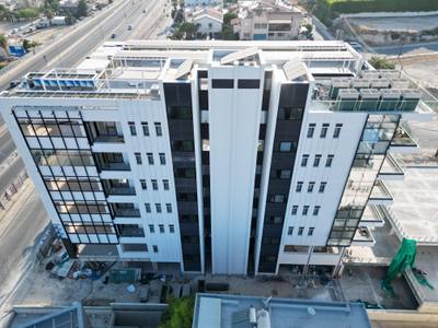Fifth floor + roof garden of an office building in Limassol thumbnail 4