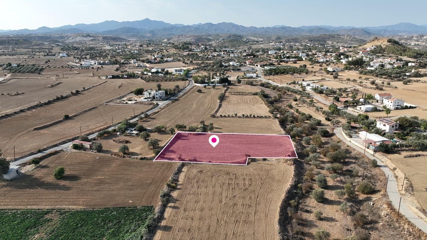Residential field in Pera, Nicosia photo 3